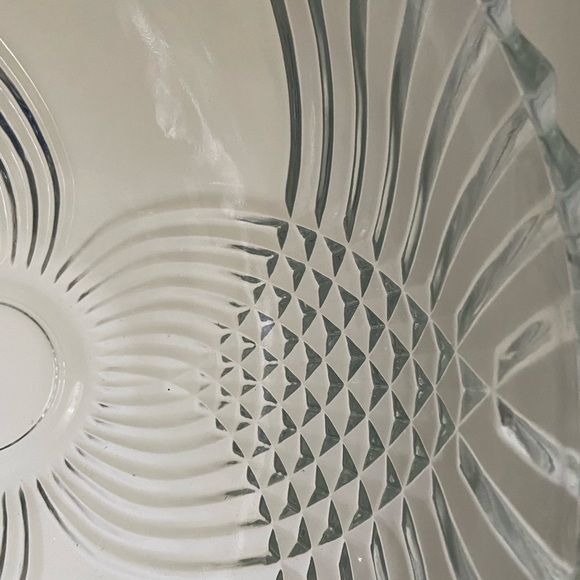 Vintage clear cut Indiana glass serving bowl - Picture 4 of 11